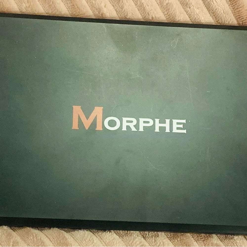 🍄 MORPHE 35F large eye palette🍄 35 pans of eye shadows!! Gently used.🍄